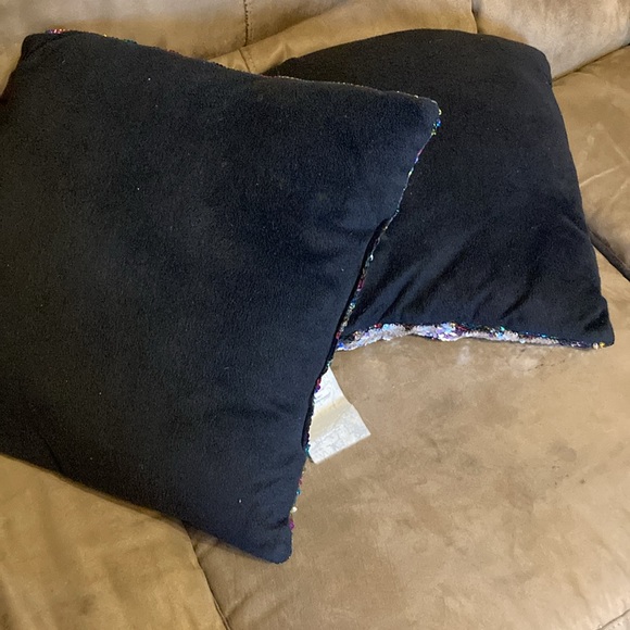 Pillows - Picture 6 of 7